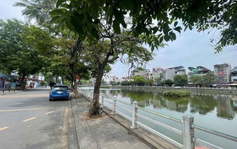 Bán nhà ngõ 135 phố Bồ Đề 60m, thang máy, ô tô vào nhà.
